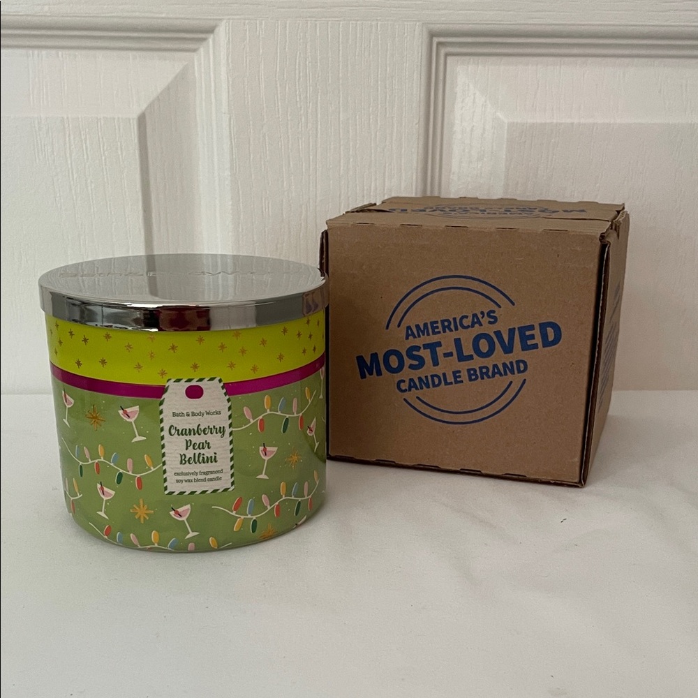 Bath & Body Works Cranberry Pear Bellini Candle - Green and Silver